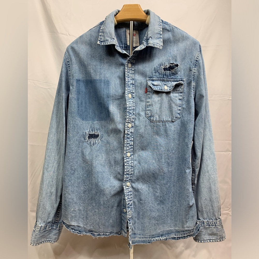 Levi's Men's Distressed Denim Shirt  
Pre-owned